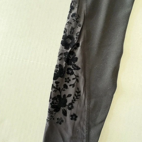 Athleta Rare Velvet Rose 7/8 Tight - Limited Edition - Size S. - Picture 2 of 10